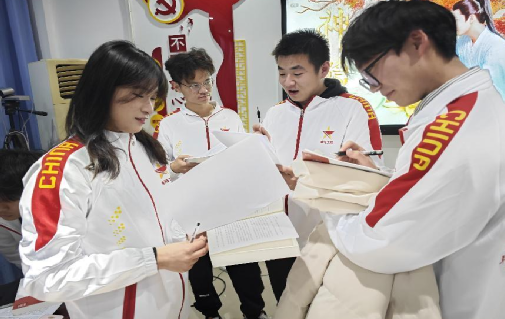 ​ug环球体育“青马工程”培训班举办红色经典读书会